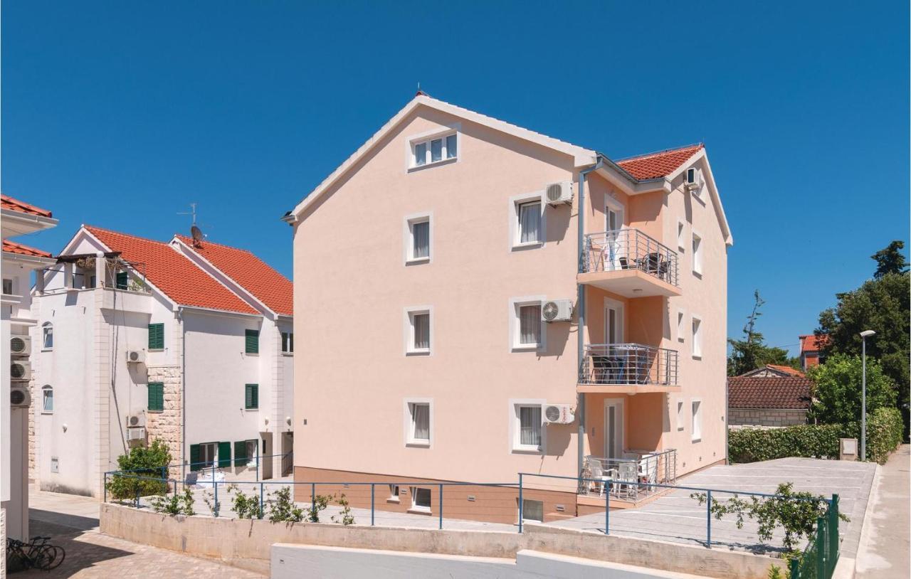 Cozy Apartment In Supetar With Kitchen 외부 사진