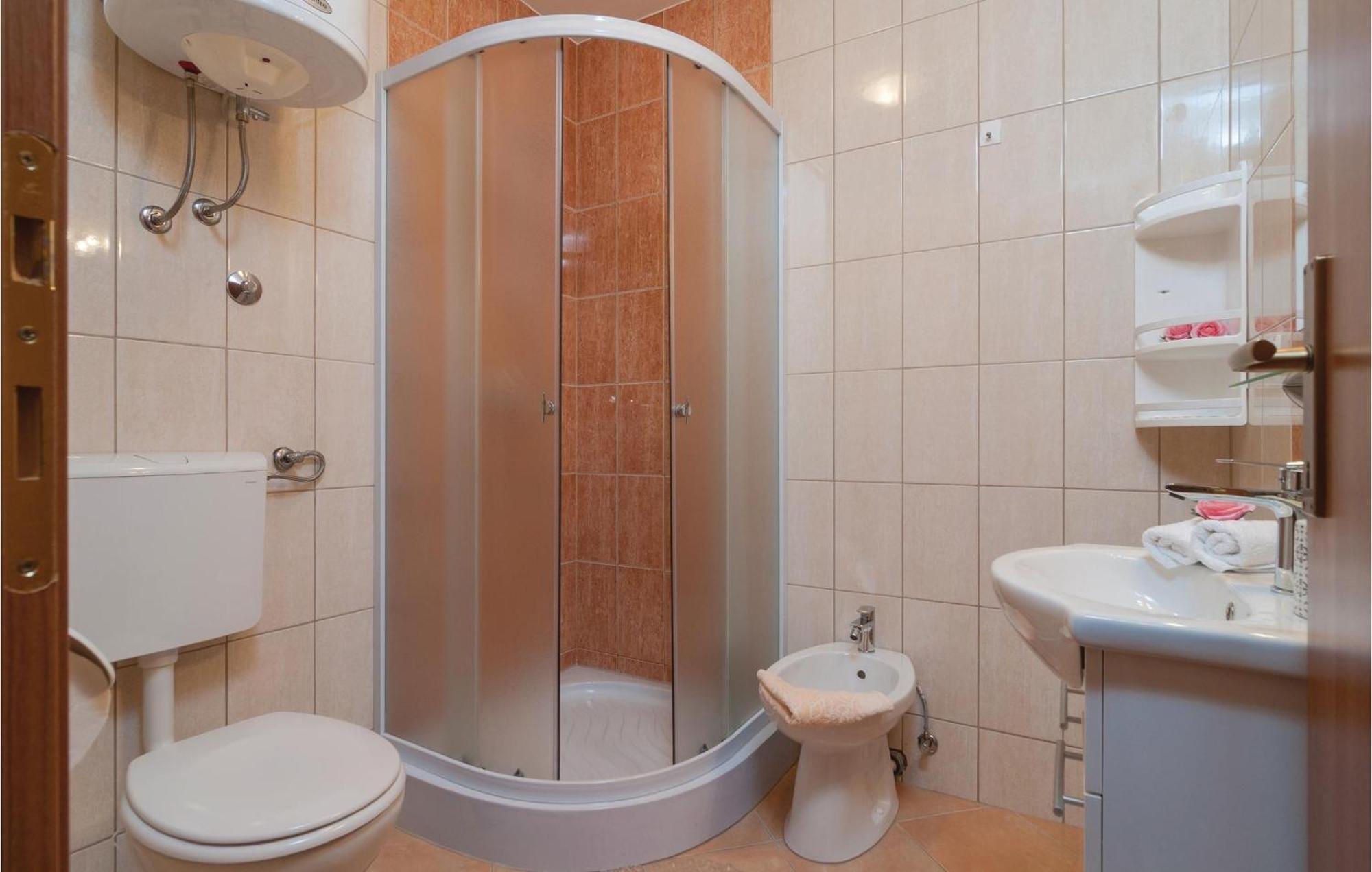 Cozy Apartment In Supetar With Kitchen 외부 사진