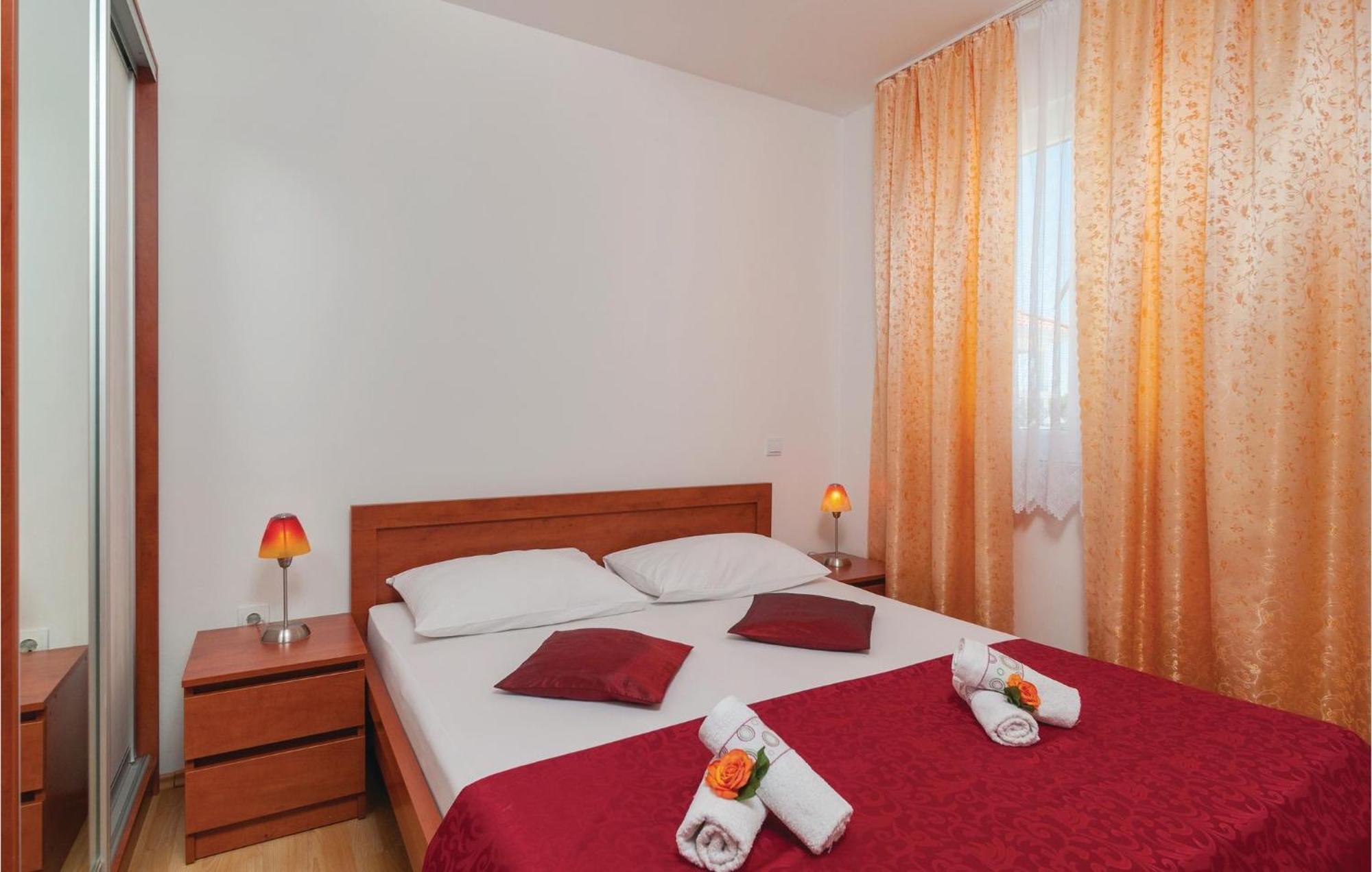 Cozy Apartment In Supetar With Kitchen 외부 사진
