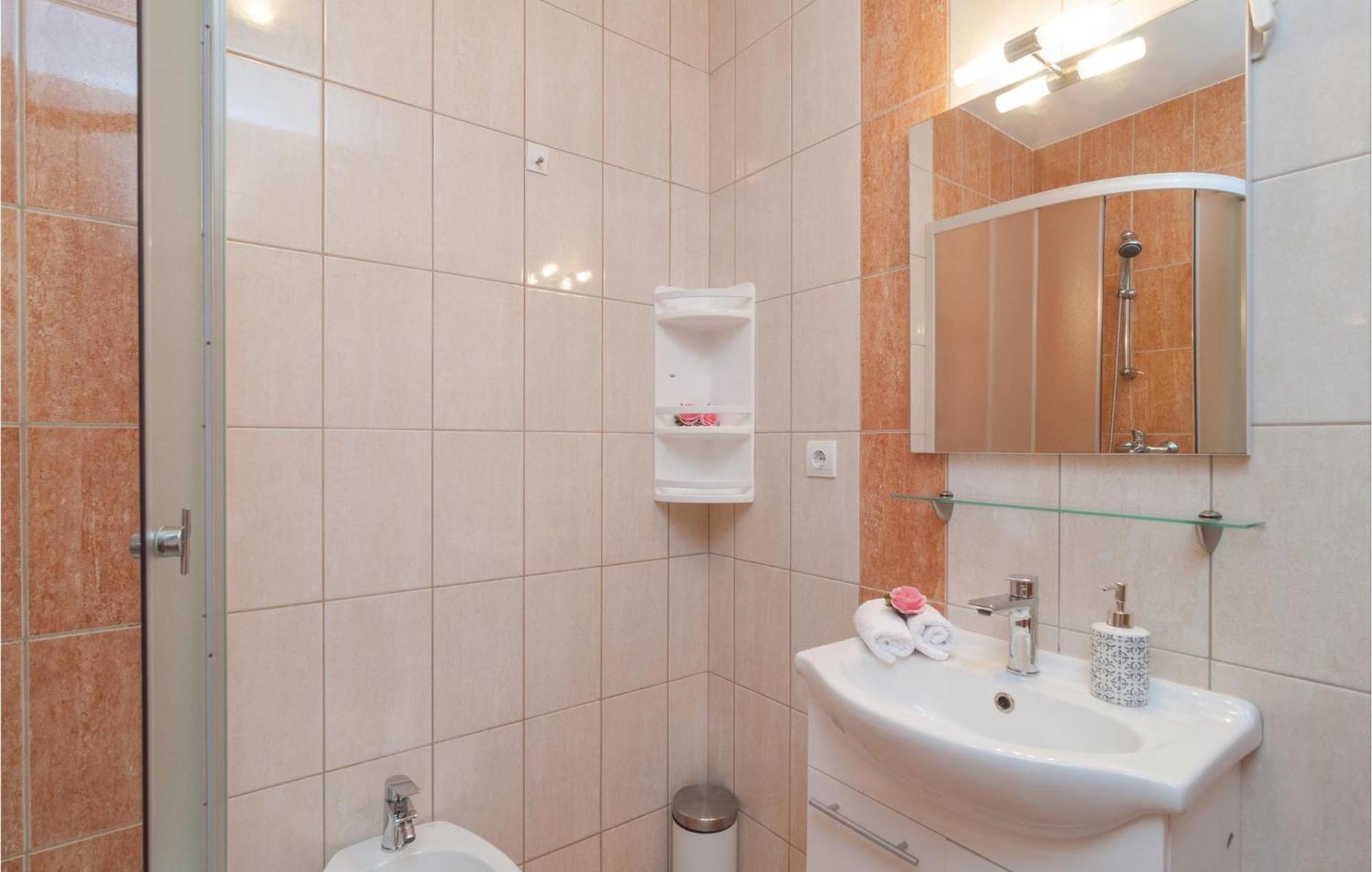 Cozy Apartment In Supetar With Kitchen 외부 사진